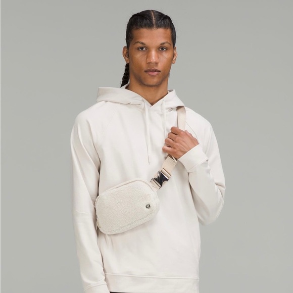 Lululemon • Everywhere Belt Bag Fleece - Picture 6 of 14